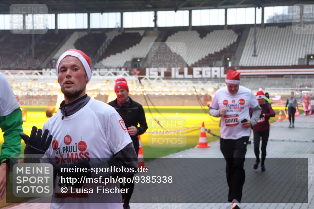 07.12.2025 - St. Pauli X-Mass-Run No. 15 Luisa Fischer http://msf.ph/oto/9385338 07.12.2025 11:34:27 Ziel 48, 229, 239, 354, 378, 820, 825, 864, 869, 871, 1001, 1710, 1908, 2056, 2219, 2277, 2280, 2635, 3139, 3253, 3448, 3549, 3601, 3737, 3740, 4649, 4844 meine-sportfotos.de