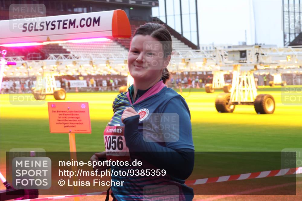 07.12.2025 - St. Pauli X-Mass-Run No. 15 Luisa Fischer http://msf.ph/oto/9385359 07.12.2025 11:34:44 Ziel 2056, 704, 782, 820, 825, 864, 869, 871, 1001, 1710, 1908, 2056, 2219, 2277, 2280, 2635, 2809, 3139, 3387, 3448, 3549, 4844 meine-sportfotos.de