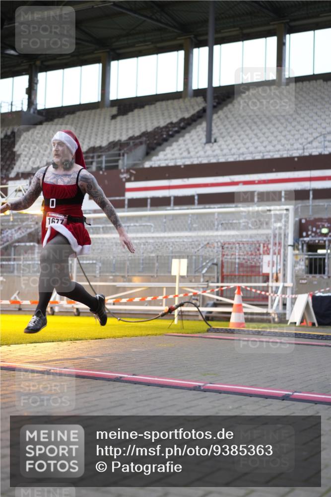 07.12.2025 - St. Pauli X-Mass-Run No. 15 Patografie http://msf.ph/oto/9385363 07.12.2025 10:29:12 Ziel 161, 165, 1548, 1550, 1677, 1842, 2874, 3115, 3299, 3470, 3938, 3942 meine-sportfotos.de