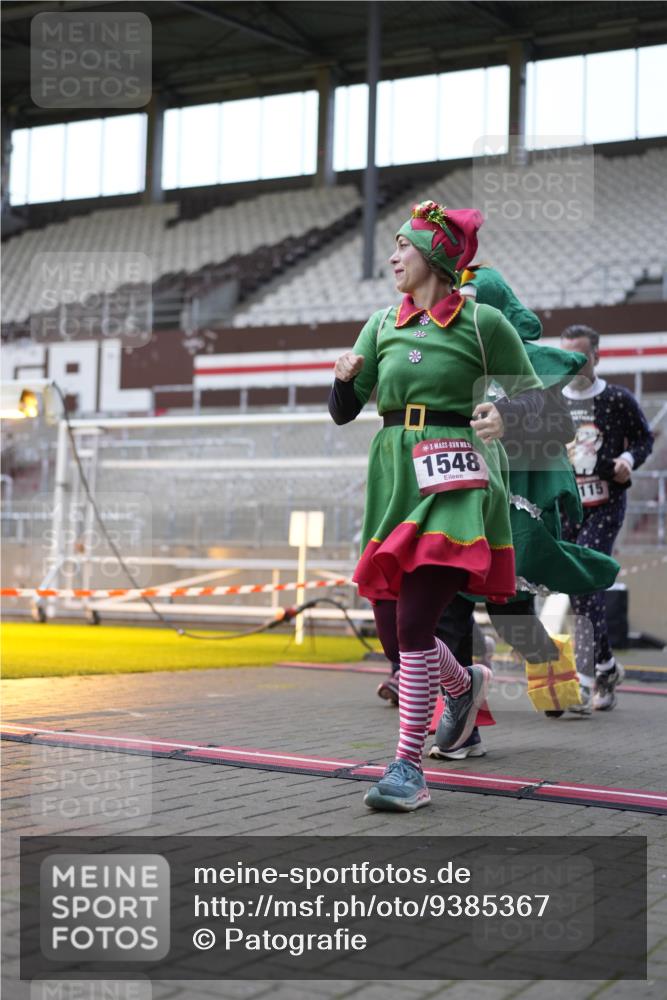 07.12.2025 - St. Pauli X-Mass-Run No. 15 Patografie http://msf.ph/oto/9385367 07.12.2025 10:29:15 Ziel 161, 165, 450, 1548, 1550, 1677, 1842, 3115, 3299, 3470, 3938, 3942 meine-sportfotos.de
