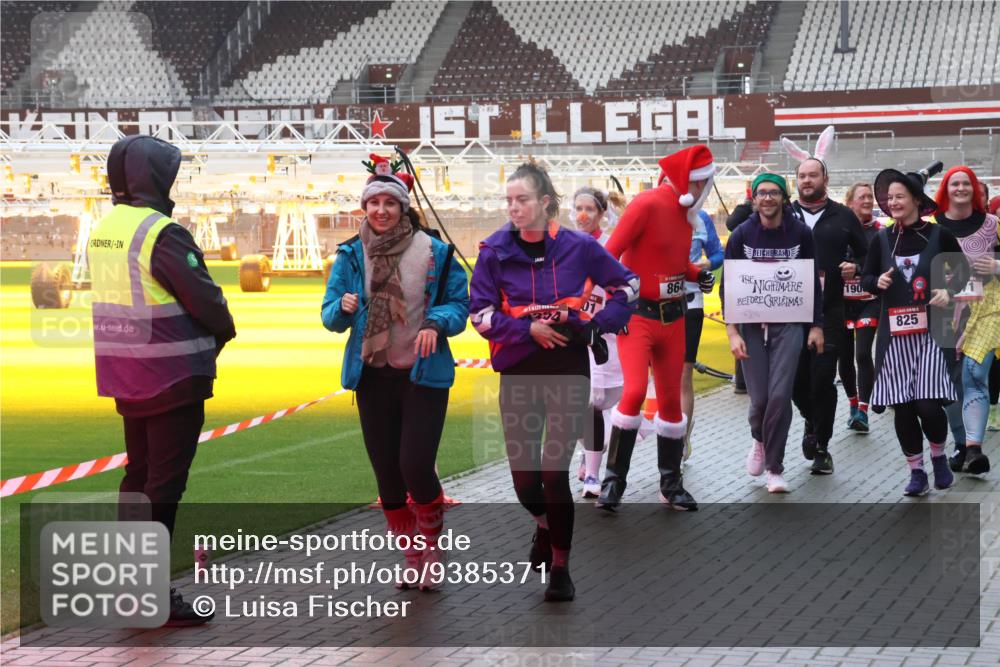 07.12.2025 - St. Pauli X-Mass-Run No. 15 Luisa Fischer http://msf.ph/oto/9385371 07.12.2025 11:34:49 Ziel 864, 190, 354, 825, 704, 782, 820, 825, 864, 869, 871, 1001, 1710, 1908, 2277, 2280, 2456, 2458, 2635, 2809, 3139, 3387, 3448, 3549, 4844 meine-sportfotos.de