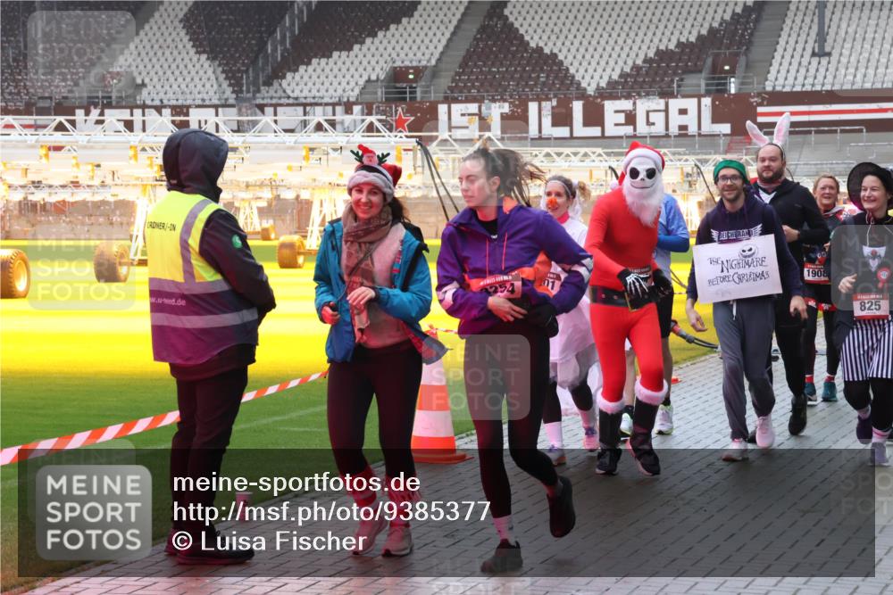 07.12.2025 - St. Pauli X-Mass-Run No. 15 Luisa Fischer http://msf.ph/oto/9385377 07.12.2025 11:34:49 Ziel 254, 01, 1908, 825, 704, 782, 820, 825, 864, 869, 871, 1001, 1710, 1908, 2277, 2280, 2456, 2458, 2635, 2809, 3139, 3387, 3448, 3549, 4844 meine-sportfotos.de