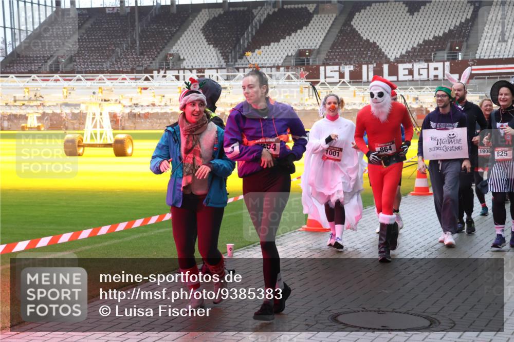 07.12.2025 - St. Pauli X-Mass-Run No. 15 Luisa Fischer http://msf.ph/oto/9385383 07.12.2025 11:34:50 Ziel 254, 1001, 864, 96, 1908, 825, 704, 782, 820, 825, 864, 869, 871, 1001, 1710, 1908, 2277, 2280, 2456, 2458, 2635, 2809, 3139, 3387, 3448, 3549, 4844 meine-sportfotos.de