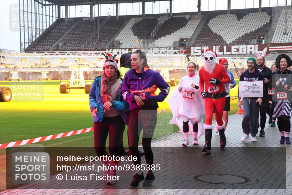 07.12.2025 - St. Pauli X-Mass-Run No. 15 Luisa Fischer http://msf.ph/oto/9385385 07.12.2025 11:34:51 Ziel 1, 54, 1001, 864, 1908, 825, 704, 782, 820, 825, 864, 869, 871, 1001, 1710, 1908, 2277, 2280, 2456, 2458, 2635, 2704, 2706, 2809, 3139, 3387, 3448, 3549 meine-sportfotos.de