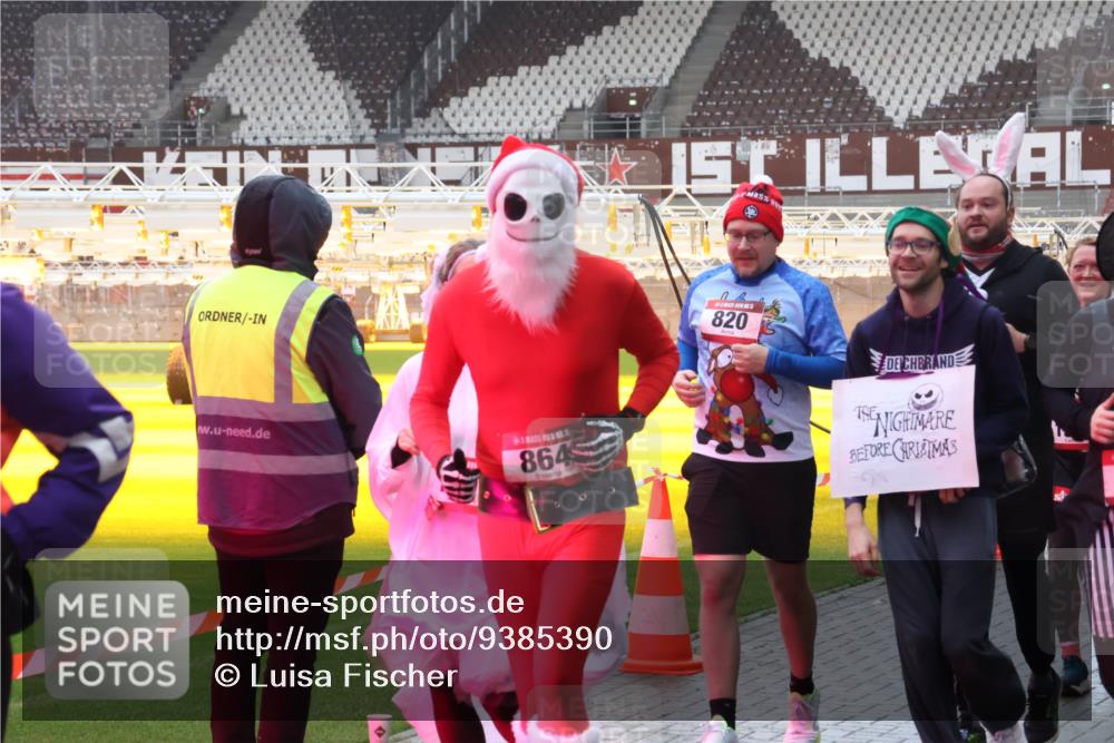 07.12.2025 - St. Pauli X-Mass-Run No. 15 Luisa Fischer http://msf.ph/oto/9385390 07.12.2025 11:34:52 Ziel 864, 820, 704, 782, 820, 825, 864, 869, 871, 1001, 1710, 1908, 2277, 2280, 2456, 2458, 2635, 2704, 2706, 2809, 3139, 3387, 3448, 3549 meine-sportfotos.de