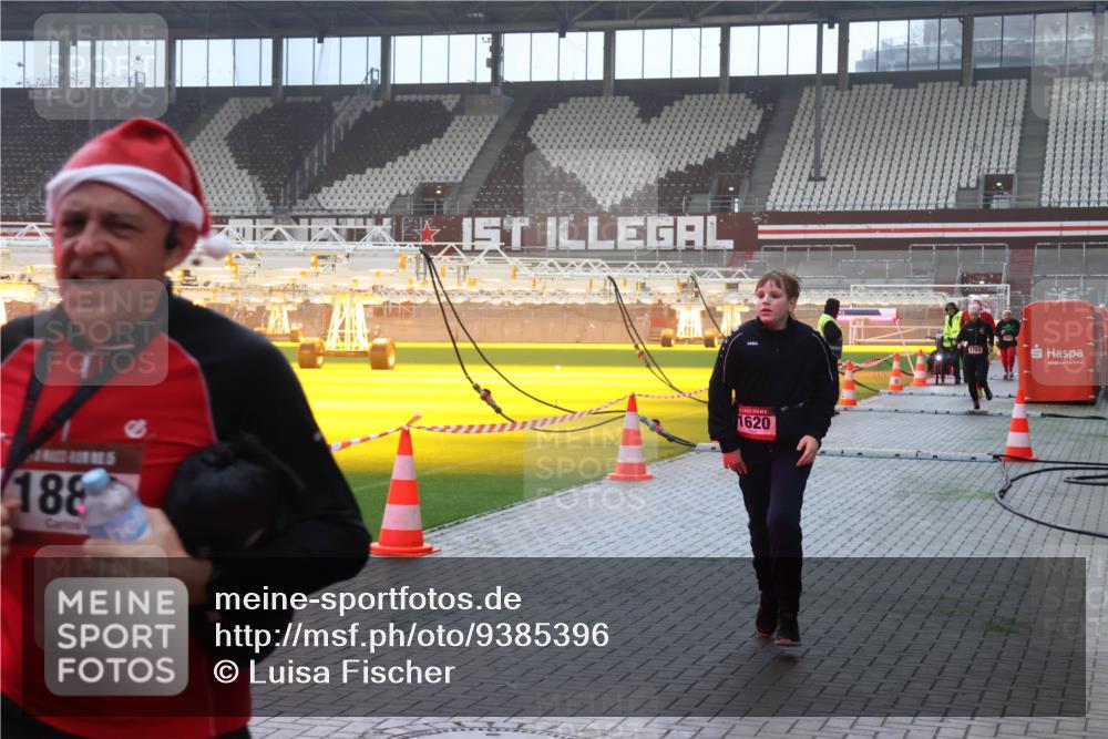 07.12.2025 - St. Pauli X-Mass-Run No. 15 Luisa Fischer http://msf.ph/oto/9385396 07.12.2025 10:17:16 Ziel 188, 1620, 2, 1620, 1762, 1989, 1997, 2185, 2266, 2694, 3229, 3633, 3987, 4356, 4359, 4362, 4363, 4510, 4769 meine-sportfotos.de