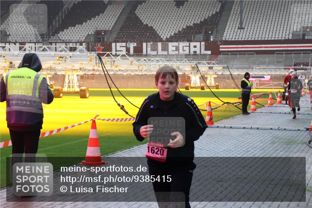 07.12.2025 - St. Pauli X-Mass-Run No. 15 Luisa Fischer http://msf.ph/oto/9385415 07.12.2025 10:17:17 Ziel 1620, 1762, 1620, 1762, 1989, 1997, 2185, 2266, 2694, 3229, 3633, 3987, 4356, 4359, 4362, 4363, 4510, 4769 meine-sportfotos.de