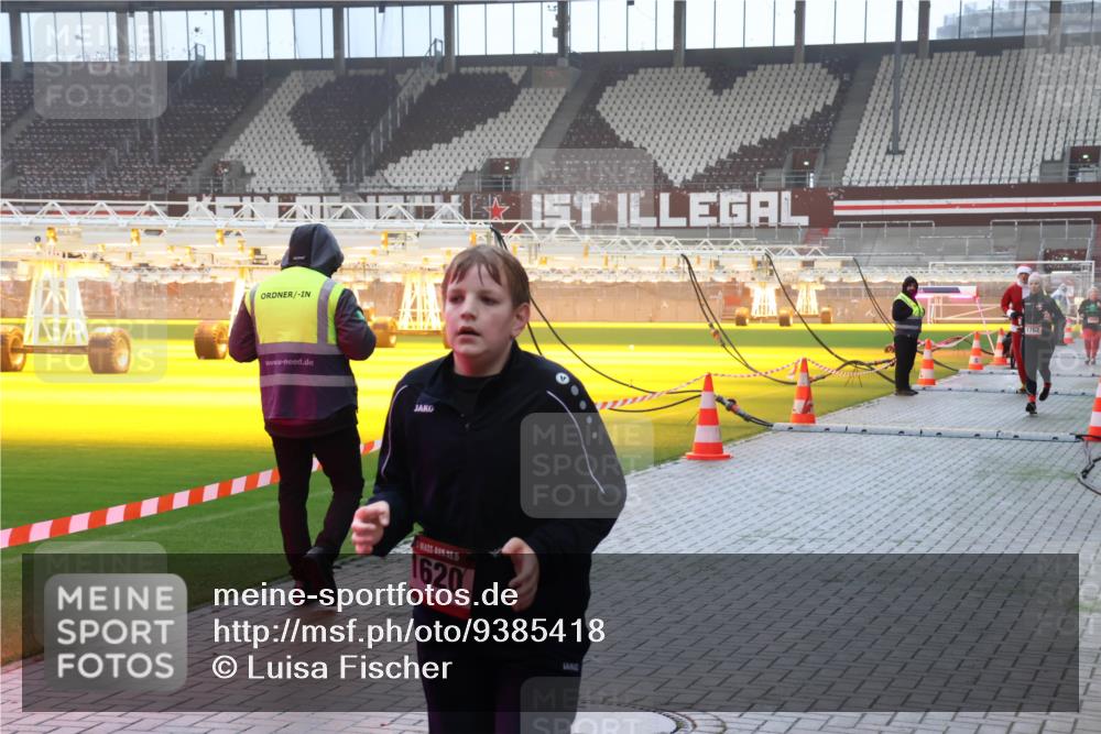 07.12.2025 - St. Pauli X-Mass-Run No. 15 Luisa Fischer http://msf.ph/oto/9385418 07.12.2025 10:17:18 Ziel 1620, 1762, 1620, 1762, 1989, 1997, 2185, 2266, 2694, 3229, 3522, 3633, 3987, 4356, 4359, 4362, 4363, 4510, 4769 meine-sportfotos.de