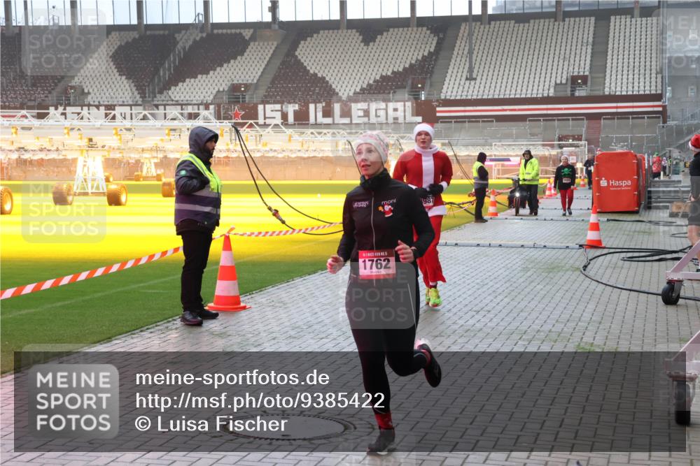 07.12.2025 - St. Pauli X-Mass-Run No. 15 Luisa Fischer http://msf.ph/oto/9385422 07.12.2025 10:17:25 Ziel 401, 987, 15, 1762, 257, 268, 1620, 1762, 1989, 1997, 2185, 2266, 2694, 3229, 3522, 3633, 3874, 3987, 4356, 4359, 4362, 4363, 4510, 4764, 4769 meine-sportfotos.de
