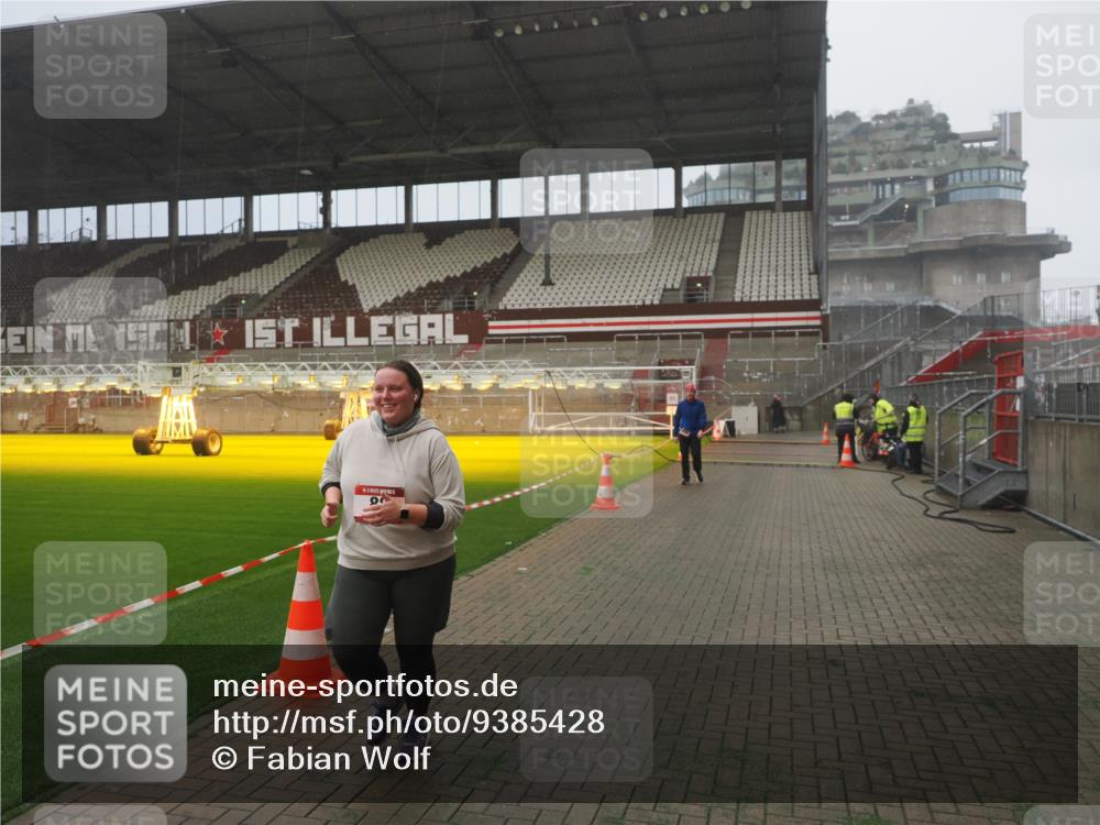 07.12.2025 - St. Pauli X-Mass-Run No. 15 Fabian Wolf http://msf.ph/oto/9385428 07.12.2025 10:13:40 Ziel 88, 970, 1699, 2905 meine-sportfotos.de
