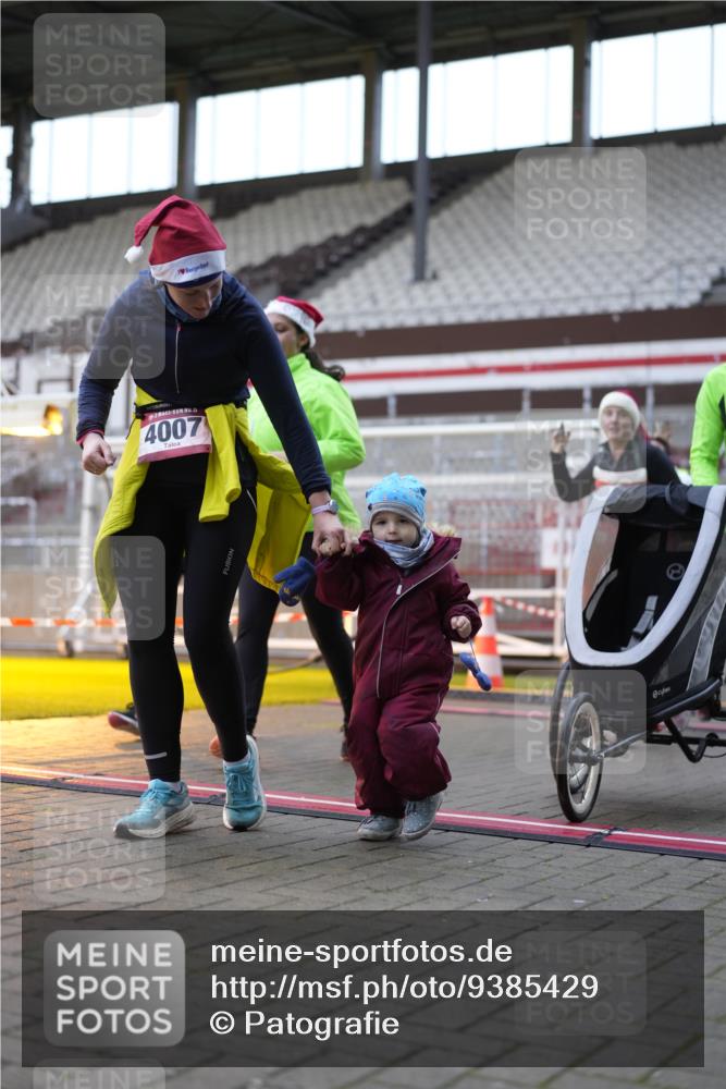 07.12.2025 - St. Pauli X-Mass-Run No. 15 Patografie http://msf.ph/oto/9385429 07.12.2025 10:29:25 Ziel 450, 458, 1039, 1373, 1548, 1550, 1677, 1842, 2001, 3080, 3115, 3468, 3469, 3470, 4007, 4009, 4126, 4264, 4266, 4293, 4296, 4440, 4531, 4695 meine-sportfotos.de