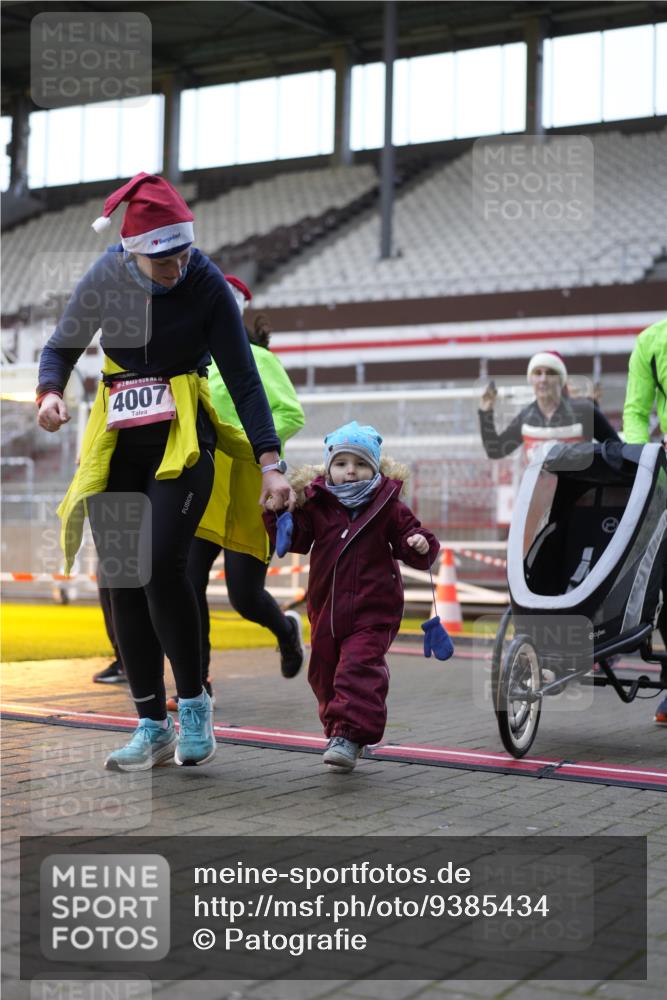 07.12.2025 - St. Pauli X-Mass-Run No. 15 Patografie http://msf.ph/oto/9385434 07.12.2025 10:29:25 Ziel 450, 458, 1039, 1373, 1548, 1550, 1677, 1842, 2001, 3080, 3115, 3468, 3469, 3470, 4007, 4009, 4126, 4264, 4266, 4293, 4296, 4440, 4531, 4695 meine-sportfotos.de