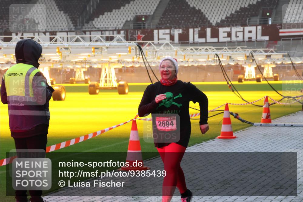 07.12.2025 - St. Pauli X-Mass-Run No. 15 Luisa Fischer http://msf.ph/oto/9385439 07.12.2025 10:17:41 Ziel 15, 2694, 257, 268, 1620, 1762, 1989, 1997, 2688, 2694, 2725, 2952, 3229, 3522, 3633, 3874, 3987, 4114, 4339, 4356, 4359, 4764, 4769 meine-sportfotos.de