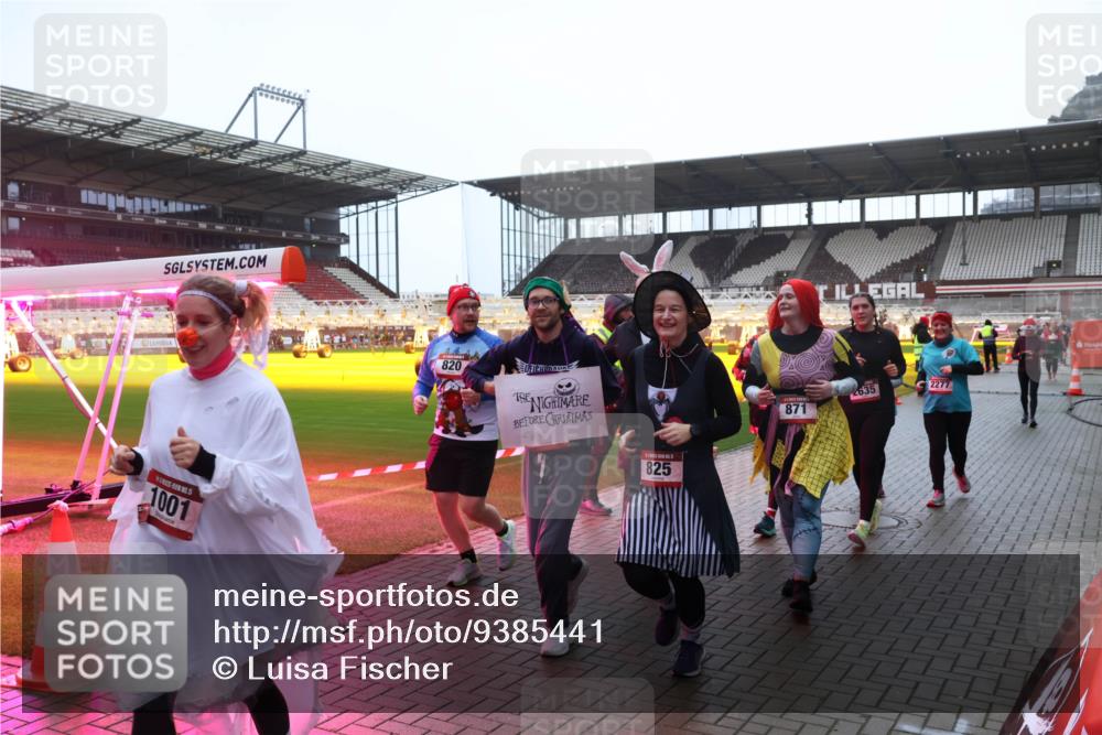 07.12.2025 - St. Pauli X-Mass-Run No. 15 Luisa Fischer http://msf.ph/oto/9385441 07.12.2025 11:34:55 Ziel 1001, 820, 825, 871, 2635, 2277, 704, 782, 820, 825, 864, 869, 871, 1001, 1710, 1908, 2277, 2280, 2456, 2458, 2635, 2704, 2706, 2809, 3387, 3448 meine-sportfotos.de