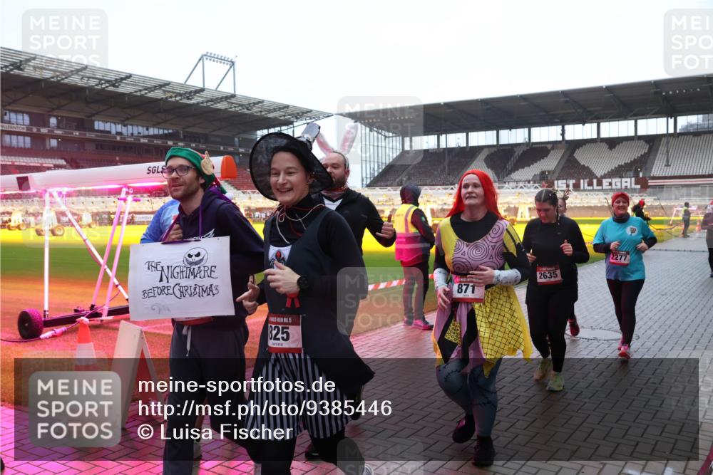 07.12.2025 - St. Pauli X-Mass-Run No. 15 Luisa Fischer http://msf.ph/oto/9385446 07.12.2025 11:34:56 Ziel 15, 825, 871, 2635, 2277, 704, 782, 820, 825, 864, 869, 871, 1001, 1710, 1908, 2277, 2280, 2456, 2458, 2635, 2704, 2706, 2809, 3387, 3448 meine-sportfotos.de