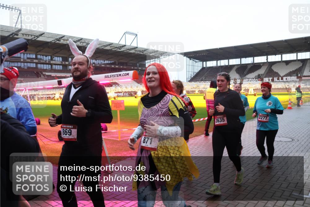 07.12.2025 - St. Pauli X-Mass-Run No. 15 Luisa Fischer http://msf.ph/oto/9385450 07.12.2025 11:34:57 Ziel 869, 871, 2635, 2277, 704, 782, 820, 825, 864, 869, 871, 1001, 1710, 1908, 2277, 2280, 2456, 2458, 2635, 2704, 2706, 2809, 3387, 3448 meine-sportfotos.de