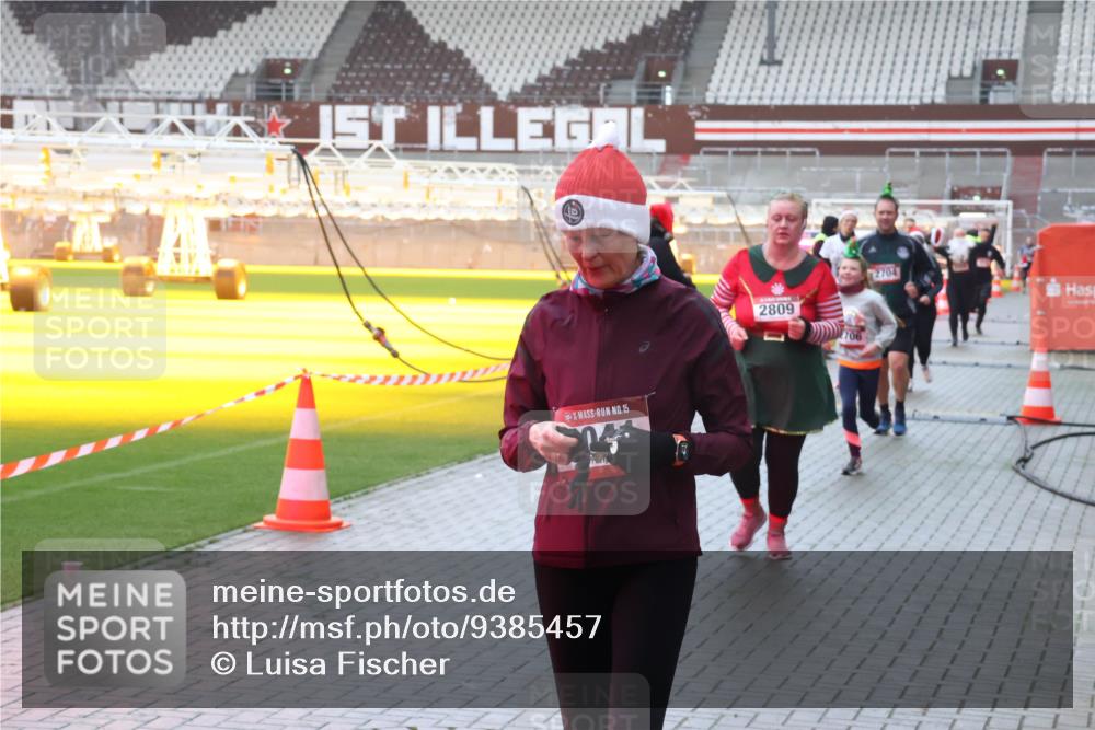 07.12.2025 - St. Pauli X-Mass-Run No. 15 Luisa Fischer http://msf.ph/oto/9385457 07.12.2025 11:35:04 Ziel 15, 2809, 2704, 316, 704, 782, 820, 825, 864, 869, 871, 1001, 1710, 1908, 2277, 2280, 2413, 2456, 2458, 2635, 2704, 2706, 2809, 3387 meine-sportfotos.de