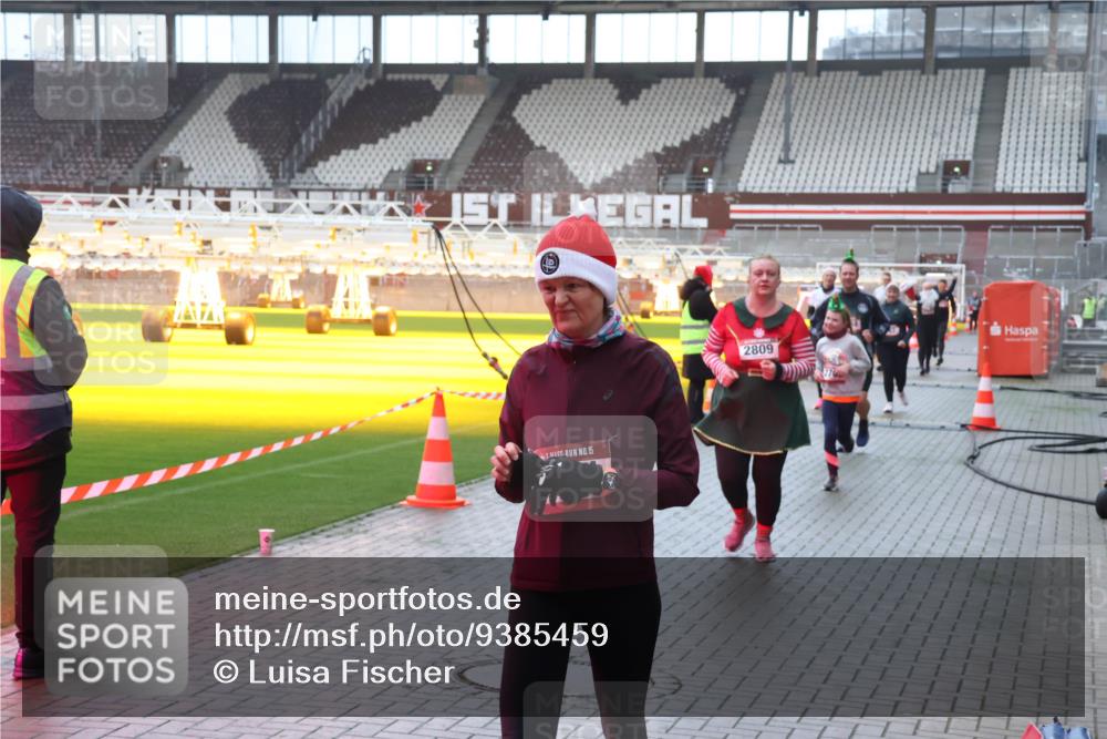 07.12.2025 - St. Pauli X-Mass-Run No. 15 Luisa Fischer http://msf.ph/oto/9385459 07.12.2025 11:35:04 Ziel 15, 2809, 316, 704, 782, 820, 825, 864, 869, 871, 1001, 1710, 1908, 2277, 2280, 2413, 2456, 2458, 2635, 2704, 2706, 2809, 3387 meine-sportfotos.de
