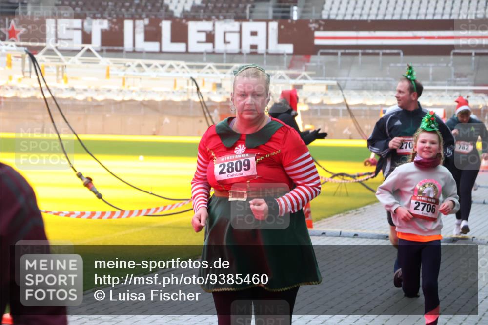 07.12.2025 - St. Pauli X-Mass-Run No. 15 Luisa Fischer http://msf.ph/oto/9385460 07.12.2025 11:35:05 Ziel 15, 2809, 270, 782, 2706, 316, 704, 782, 820, 825, 864, 869, 871, 1001, 1710, 1908, 2277, 2280, 2413, 2456, 2458, 2635, 2704, 2706, 2809, 3387 meine-sportfotos.de