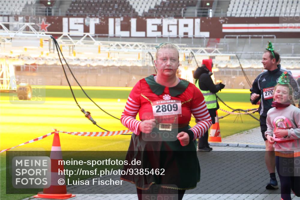 07.12.2025 - St. Pauli X-Mass-Run No. 15 Luisa Fischer http://msf.ph/oto/9385462 07.12.2025 11:35:06 Ziel 15, 2809, 270, 316, 704, 782, 820, 825, 864, 869, 871, 1001, 1710, 1908, 2277, 2280, 2413, 2456, 2458, 2635, 2704, 2706, 2809, 3387 meine-sportfotos.de