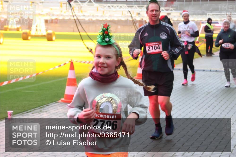07.12.2025 - St. Pauli X-Mass-Run No. 15 Luisa Fischer http://msf.ph/oto/9385471 07.12.2025 11:35:08 Ziel 15, 2706, 2704, 316, 704, 782, 820, 864, 869, 871, 1001, 1908, 2277, 2280, 2413, 2456, 2458, 2635, 2704, 2706, 2809, 3005, 3387 meine-sportfotos.de