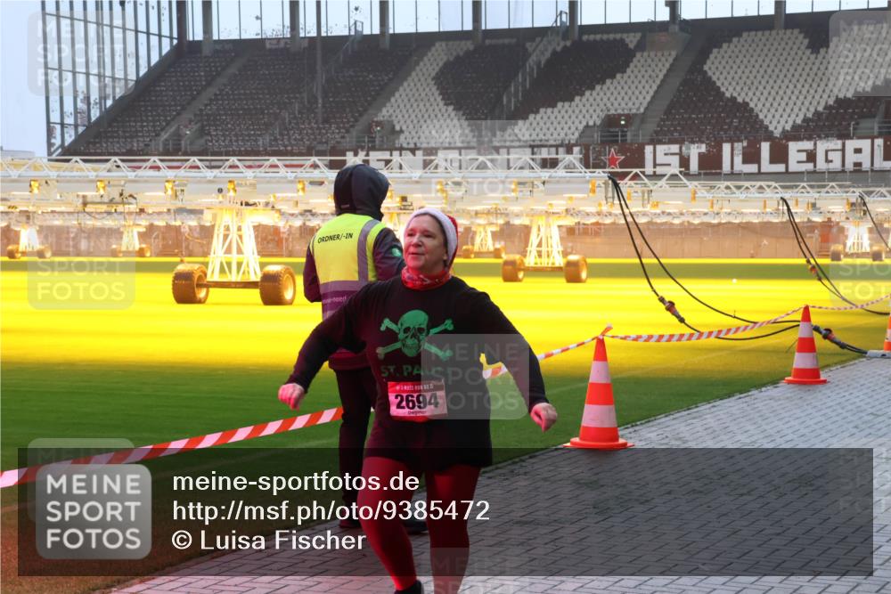 07.12.2025 - St. Pauli X-Mass-Run No. 15 Luisa Fischer http://msf.ph/oto/9385472 07.12.2025 10:17:42 Ziel 15, 2694, 257, 268, 1161, 1620, 1762, 1989, 1997, 2688, 2694, 2725, 2952, 3229, 3522, 3633, 3874, 3987, 4114, 4127, 4339, 4356, 4359, 4764, 4769 meine-sportfotos.de