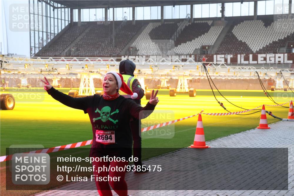 07.12.2025 - St. Pauli X-Mass-Run No. 15 Luisa Fischer http://msf.ph/oto/9385475 07.12.2025 10:17:42 Ziel 15, 2694, 257, 268, 1161, 1620, 1762, 1989, 1997, 2688, 2694, 2725, 2952, 3229, 3522, 3633, 3874, 3987, 4114, 4127, 4339, 4356, 4359, 4764, 4769 meine-sportfotos.de