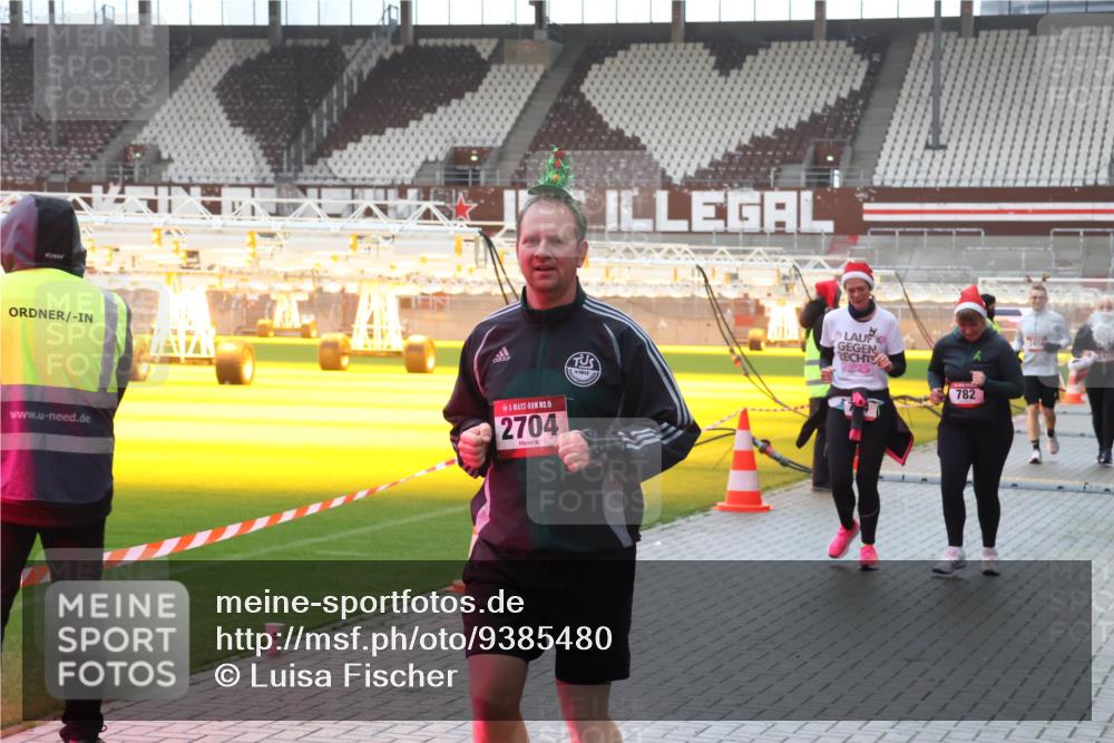 07.12.2025 - St. Pauli X-Mass-Run No. 15 Luisa Fischer http://msf.ph/oto/9385480 07.12.2025 11:35:09 Ziel 15, 2704, 1, 1913, 25, 782, 316, 704, 782, 820, 869, 871, 1908, 2277, 2280, 2413, 2456, 2458, 2635, 2704, 2706, 2809, 3005, 3387 meine-sportfotos.de