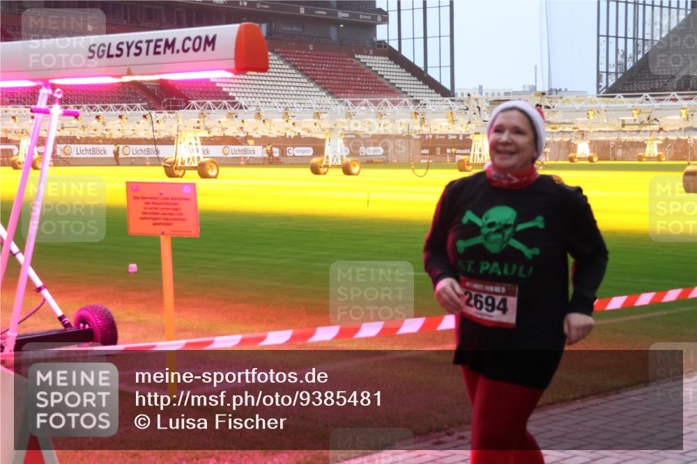 07.12.2025 - St. Pauli X-Mass-Run No. 15 Luisa Fischer http://msf.ph/oto/9385481 07.12.2025 10:17:43 Ziel 2694, 257, 268, 1161, 1162, 1620, 1762, 1989, 1997, 2688, 2694, 2725, 2952, 3229, 3522, 3874, 3987, 4114, 4127, 4339, 4356, 4359, 4764, 4769 meine-sportfotos.de