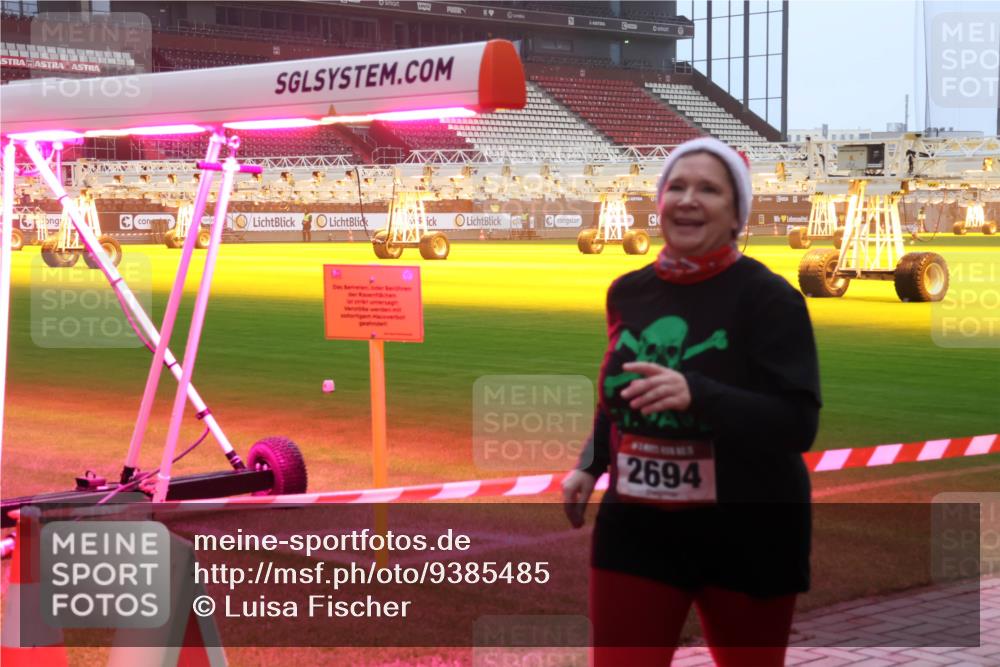 07.12.2025 - St. Pauli X-Mass-Run No. 15 Luisa Fischer http://msf.ph/oto/9385485 07.12.2025 10:17:43 Ziel 2694, 257, 268, 1161, 1162, 1620, 1762, 1989, 1997, 2688, 2694, 2725, 2952, 3229, 3522, 3874, 3987, 4114, 4127, 4339, 4356, 4359, 4764, 4769 meine-sportfotos.de