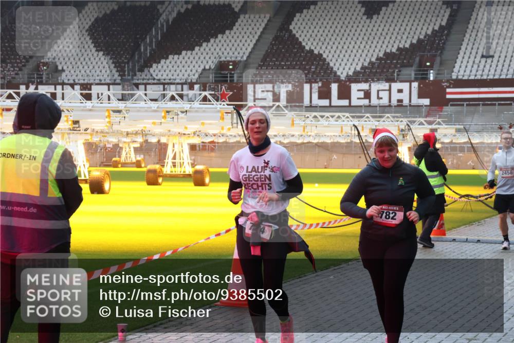 07.12.2025 - St. Pauli X-Mass-Run No. 15 Luisa Fischer http://msf.ph/oto/9385502 07.12.2025 11:35:11 Ziel 15, 782, 2456, 316, 704, 782, 1908, 2277, 2280, 2413, 2456, 2458, 2635, 2704, 2706, 2809, 3005, 3387 meine-sportfotos.de