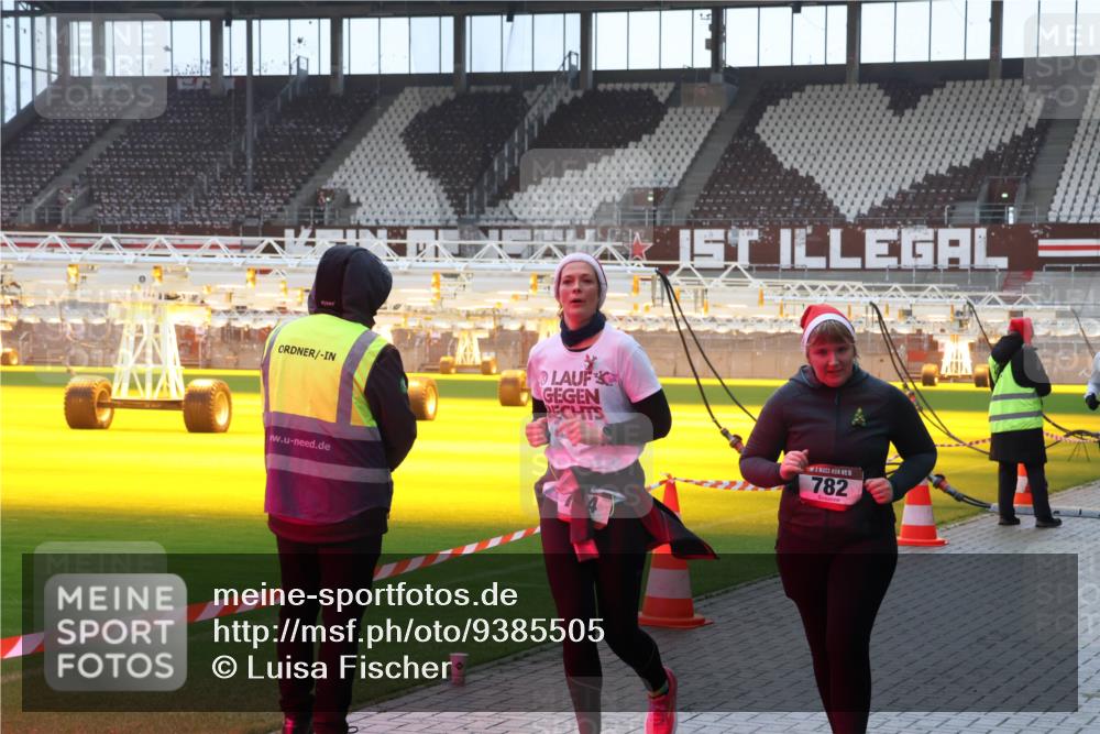 07.12.2025 - St. Pauli X-Mass-Run No. 15 Luisa Fischer http://msf.ph/oto/9385505 07.12.2025 11:35:12 Ziel 15, 782, 316, 704, 782, 2277, 2280, 2413, 2456, 2458, 2481, 2704, 2706, 2809, 3005, 3387 meine-sportfotos.de