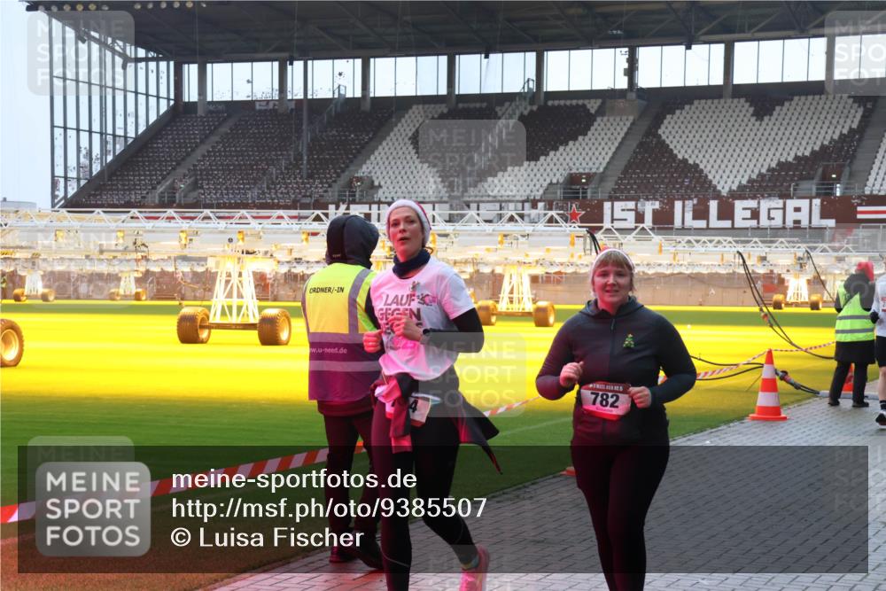 07.12.2025 - St. Pauli X-Mass-Run No. 15 Luisa Fischer http://msf.ph/oto/9385507 07.12.2025 11:35:13 Ziel 7, 15, 782, 316, 704, 782, 2413, 2456, 2458, 2481, 2704, 2706, 2809, 3005, 3387 meine-sportfotos.de