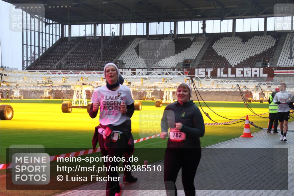 07.12.2025 - St. Pauli X-Mass-Run No. 15 Luisa Fischer http://msf.ph/oto/9385510 07.12.2025 11:35:13 Ziel 2225, 782, 2456, 316, 704, 782, 2413, 2456, 2458, 2481, 2704, 2706, 2809, 3005, 3387 meine-sportfotos.de