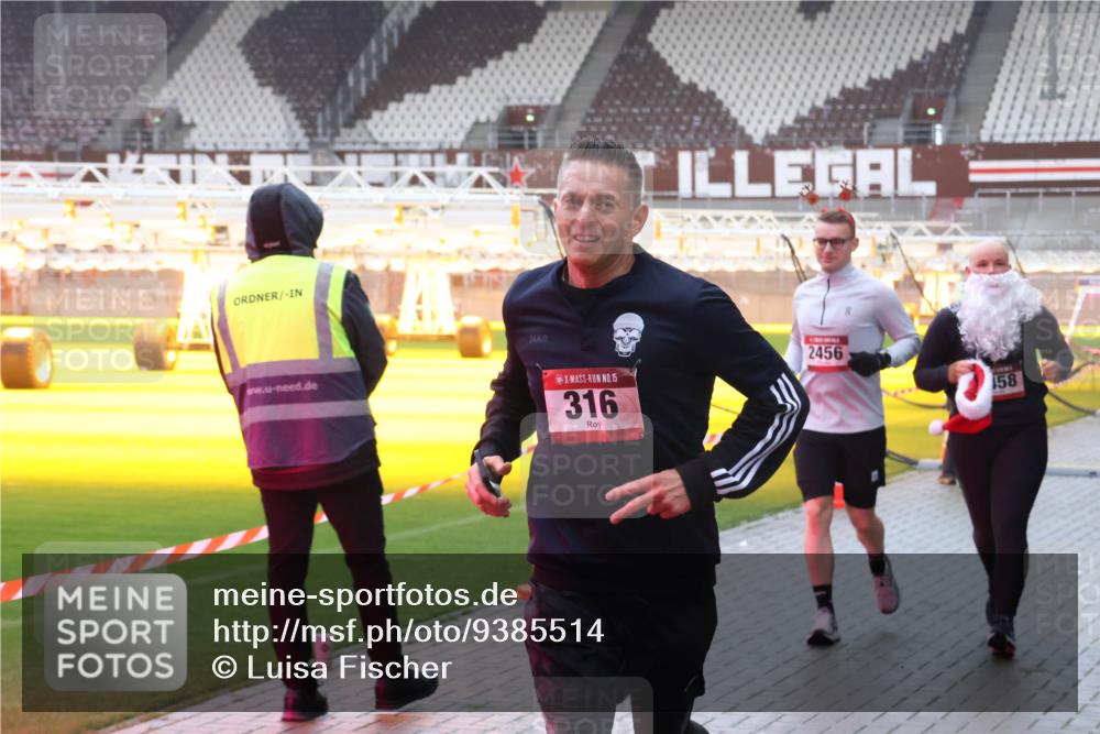 07.12.2025 - St. Pauli X-Mass-Run No. 15 Luisa Fischer http://msf.ph/oto/9385514 07.12.2025 11:35:16 Ziel 15, 316, 2456, 158, 316, 704, 782, 2413, 2456, 2458, 2481, 2704, 2706, 2809, 3005, 3387 meine-sportfotos.de