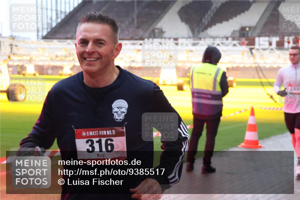 07.12.2025 - St. Pauli X-Mass-Run No. 15 Luisa Fischer http://msf.ph/oto/9385517 07.12.2025 11:35:17 Ziel 15, 316, 2451, 316, 704, 782, 2413, 2456, 2458, 2481, 2704, 2706, 2809, 3005, 3387 meine-sportfotos.de