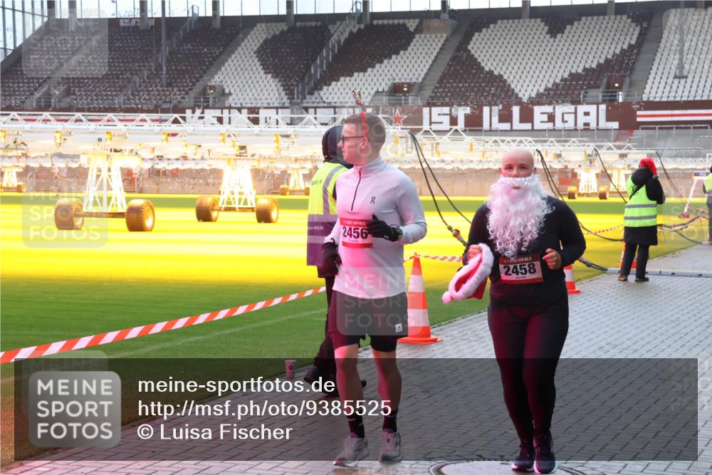 07.12.2025 - St. Pauli X-Mass-Run No. 15 Luisa Fischer http://msf.ph/oto/9385525 07.12.2025 11:35:18 Ziel 2456, 15, 2458, 316, 704, 782, 2413, 2456, 2458, 2481, 2704, 2706, 2809, 3005, 3148, 3149 meine-sportfotos.de