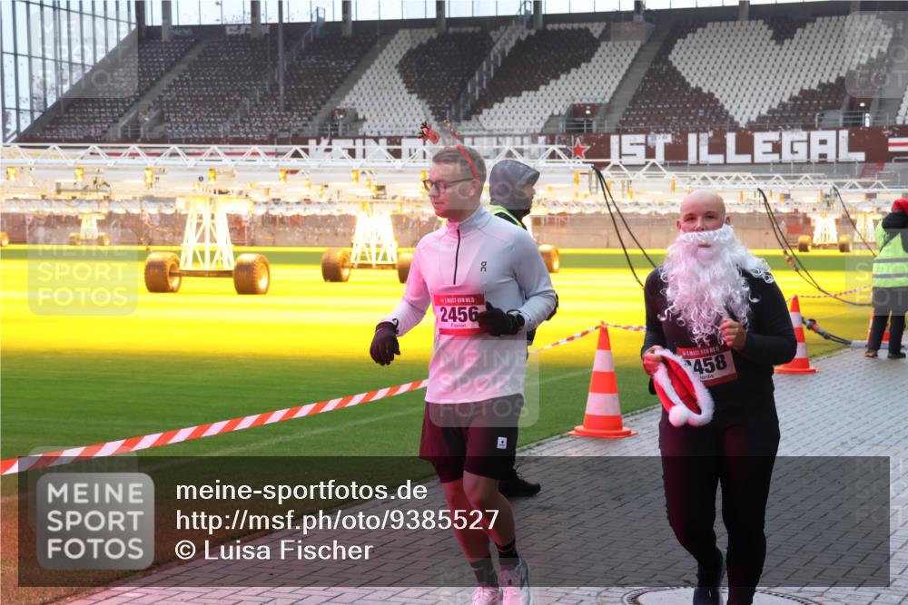 07.12.2025 - St. Pauli X-Mass-Run No. 15 Luisa Fischer http://msf.ph/oto/9385527 07.12.2025 11:35:18 Ziel 15, 2456, 15, 458, 316, 704, 782, 2413, 2456, 2458, 2481, 2704, 2706, 2809, 3005, 3148, 3149 meine-sportfotos.de