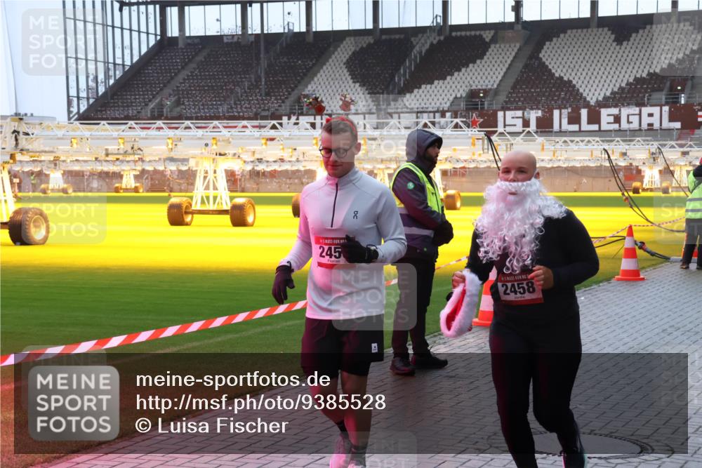07.12.2025 - St. Pauli X-Mass-Run No. 15 Luisa Fischer http://msf.ph/oto/9385528 07.12.2025 11:35:19 Ziel 245, 2458, 316, 704, 782, 2150, 2413, 2456, 2458, 2481, 2704, 2706, 2809, 3005, 3148, 3149 meine-sportfotos.de