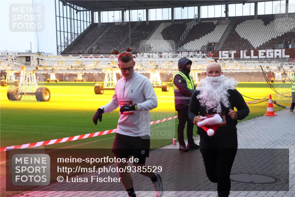 07.12.2025 - St. Pauli X-Mass-Run No. 15 Luisa Fischer http://msf.ph/oto/9385529 07.12.2025 11:35:19 Ziel 15, 316, 704, 782, 2150, 2413, 2456, 2458, 2481, 2704, 2706, 2809, 3005, 3148, 3149 meine-sportfotos.de