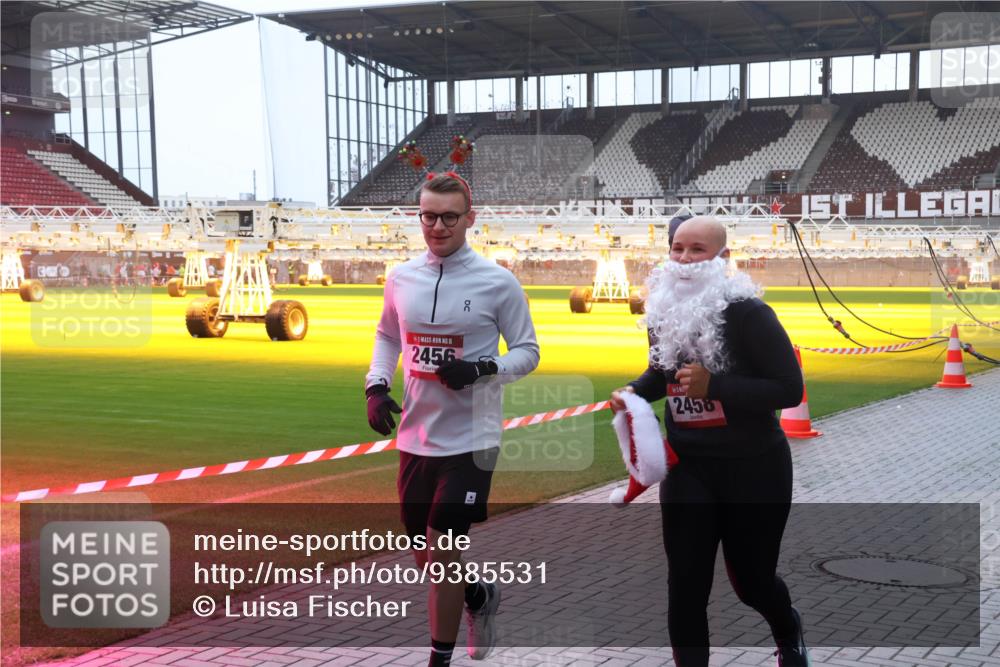 07.12.2025 - St. Pauli X-Mass-Run No. 15 Luisa Fischer http://msf.ph/oto/9385531 07.12.2025 11:35:19 Ziel 15, 2456, 2456, 316, 704, 782, 2150, 2413, 2456, 2458, 2481, 2704, 2706, 2809, 3005, 3148, 3149 meine-sportfotos.de