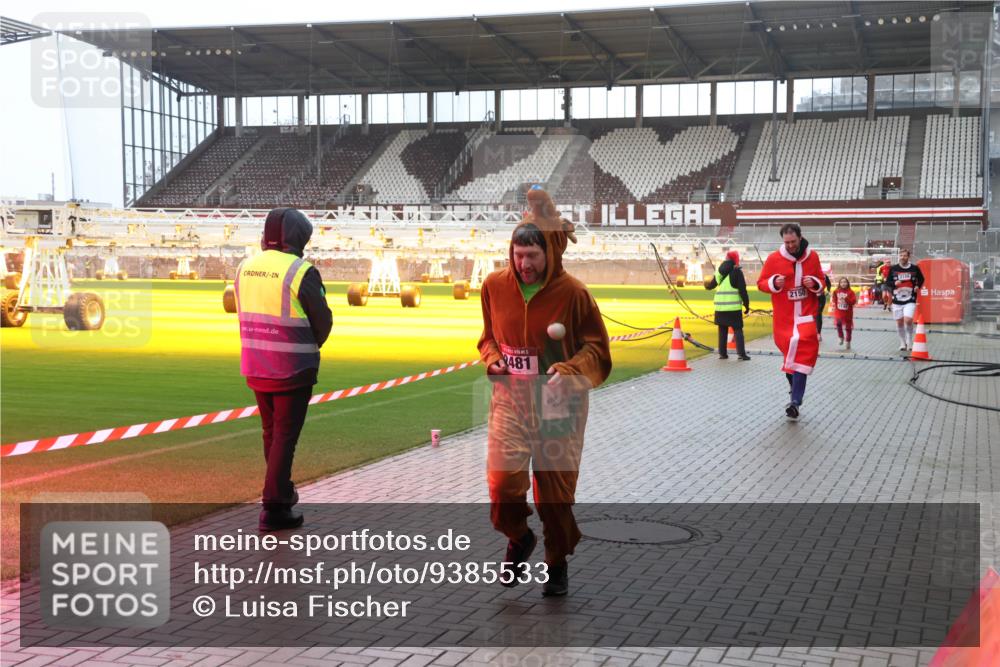 07.12.2025 - St. Pauli X-Mass-Run No. 15 Luisa Fischer http://msf.ph/oto/9385533 07.12.2025 11:35:30 Ziel 481, 2150, 240, 316, 2150, 2413, 2456, 2458, 2481, 2704, 2706, 3005, 3148, 3149 meine-sportfotos.de