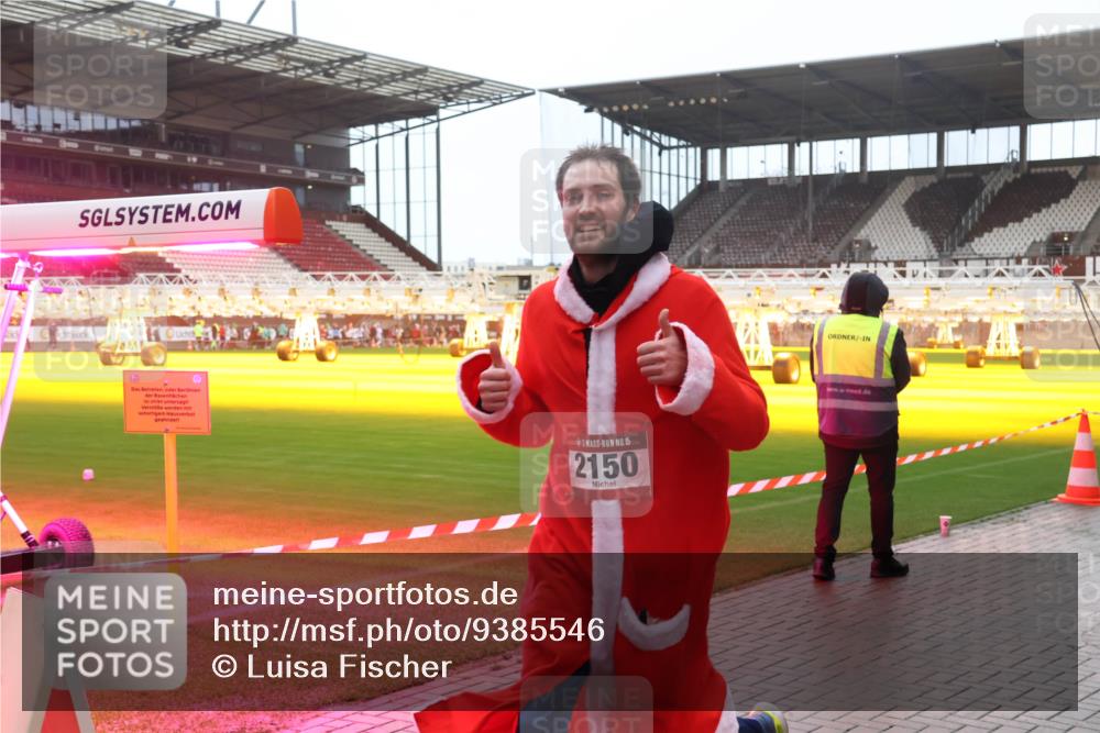 07.12.2025 - St. Pauli X-Mass-Run No. 15 Luisa Fischer http://msf.ph/oto/9385546 07.12.2025 11:35:33 Ziel 15, 2150, 240, 316, 2150, 2413, 2456, 2458, 2481, 2704, 2706, 3005, 3148, 3149, 4408 meine-sportfotos.de