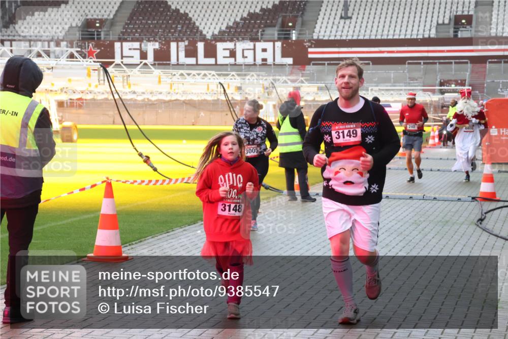 07.12.2025 - St. Pauli X-Mass-Run No. 15 Luisa Fischer http://msf.ph/oto/9385547 07.12.2025 11:35:36 Ziel 3005, 15, 3149, 240, 00, 3148, 4408, 240, 316, 527, 535, 2150, 2413, 2456, 2458, 2481, 2704, 2706, 3005, 3148, 3149, 4408 meine-sportfotos.de