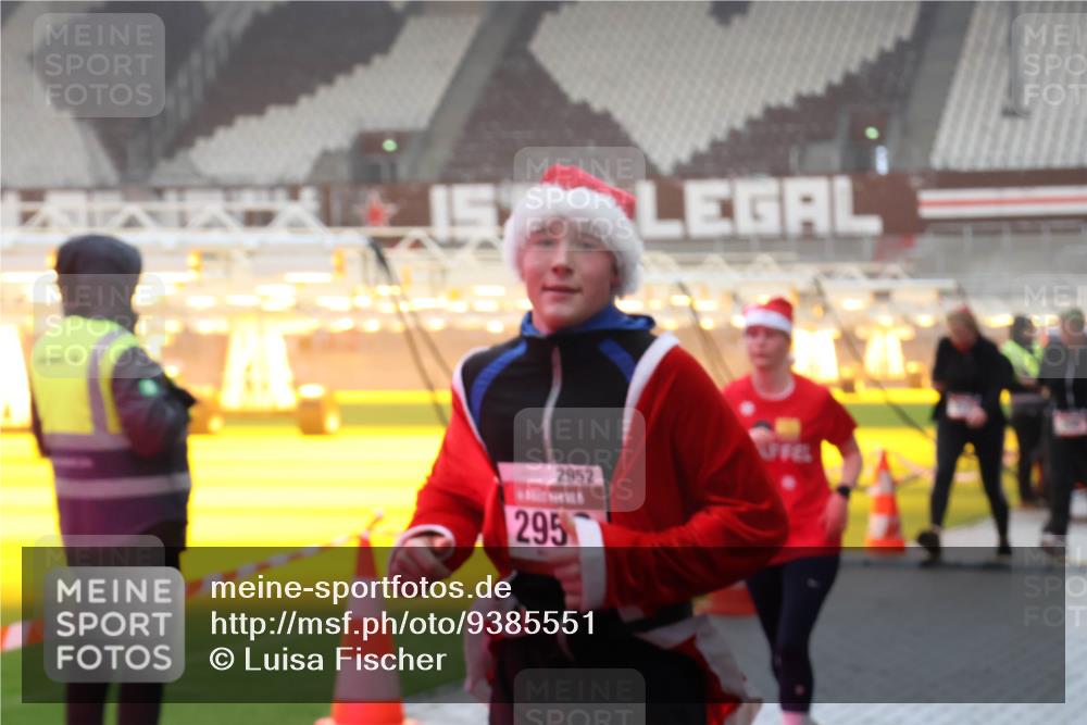 07.12.2025 - St. Pauli X-Mass-Run No. 15 Luisa Fischer http://msf.ph/oto/9385551 07.12.2025 10:17:55 Ziel 2952, 295, 257, 268, 1161, 1162, 1762, 1963, 2663, 2688, 2725, 2952, 3229, 3522, 3804, 3874, 3987, 4114, 4127, 4339, 4764 meine-sportfotos.de