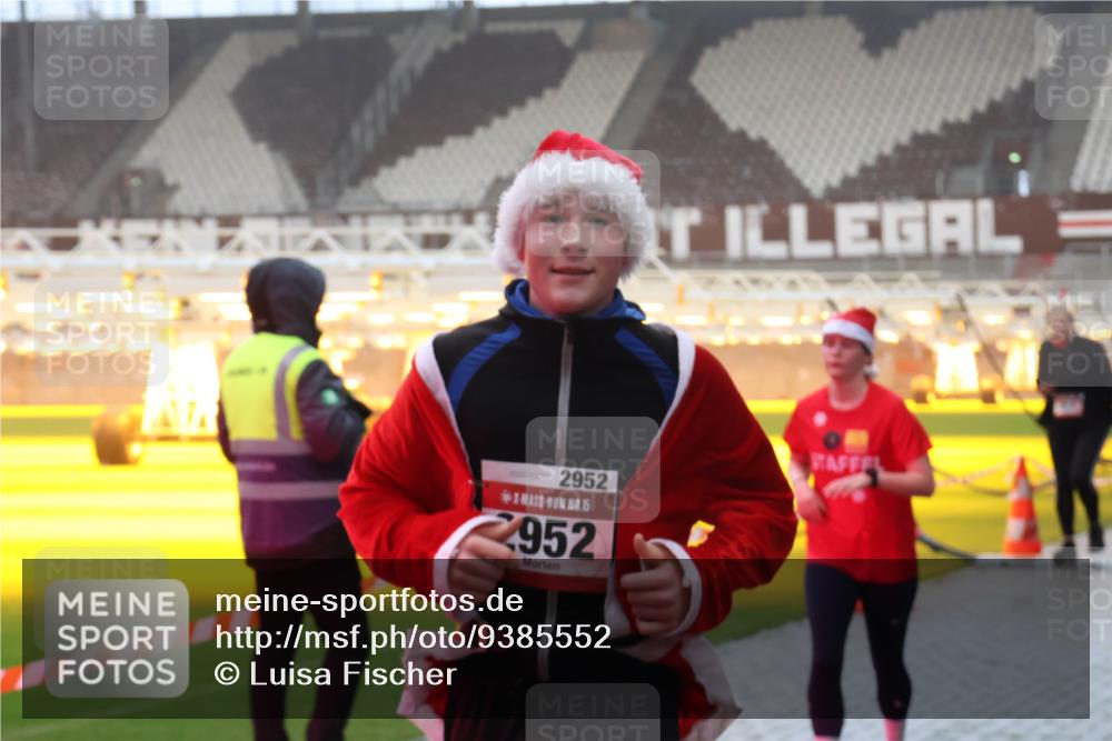 07.12.2025 - St. Pauli X-Mass-Run No. 15 Luisa Fischer http://msf.ph/oto/9385552 07.12.2025 10:17:55 Ziel 2952, 15, 952, 257, 268, 1161, 1162, 1762, 1963, 2663, 2688, 2725, 2952, 3229, 3522, 3804, 3874, 3987, 4114, 4127, 4339, 4764 meine-sportfotos.de
