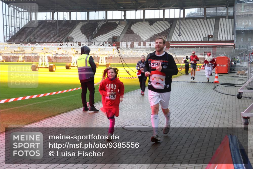07.12.2025 - St. Pauli X-Mass-Run No. 15 Luisa Fischer http://msf.ph/oto/9385556 07.12.2025 11:35:38 Ziel 14, 00, 48, 30, 240, 3143, 240, 316, 527, 535, 2150, 2413, 2481, 2660, 2704, 2706, 3005, 3148, 3149, 4408 meine-sportfotos.de