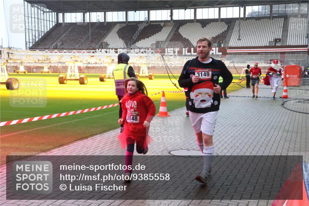 07.12.2025 - St. Pauli X-Mass-Run No. 15 Luisa Fischer http://msf.ph/oto/9385558 07.12.2025 11:35:38 Ziel 3148, 3149, 240, 240, 316, 527, 535, 2150, 2413, 2481, 2660, 2704, 2706, 3005, 3148, 3149, 4408 meine-sportfotos.de