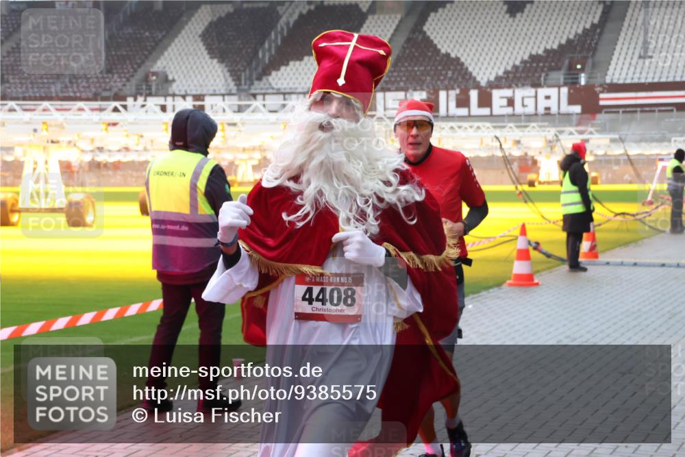 07.12.2025 - St. Pauli X-Mass-Run No. 15 Luisa Fischer http://msf.ph/oto/9385575 07.12.2025 11:35:43 Ziel 15, 4408, 240, 316, 527, 535, 2150, 2413, 2481, 2660, 3005, 3148, 3149, 3967, 4408 meine-sportfotos.de