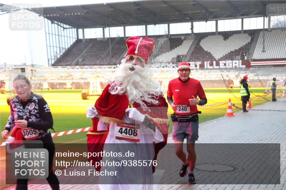 07.12.2025 - St. Pauli X-Mass-Run No. 15 Luisa Fischer http://msf.ph/oto/9385576 07.12.2025 11:35:43 Ziel 3005, 15, 4408, 240, 240, 316, 527, 535, 2150, 2413, 2481, 2660, 3005, 3148, 3149, 3967, 4408 meine-sportfotos.de